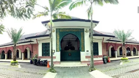 Tertua di Bandung Utara, Masjid Cipaganti Berlanggam Jawa & Eropa - GenPI.co
