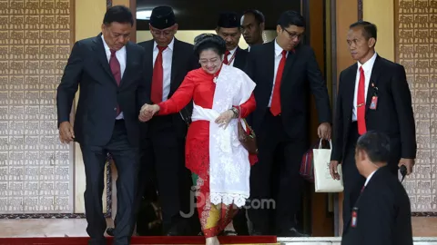 Wiranto Ditusuk, Bu Megawati Minta Kader Banteng Waspada! - GenPI.co