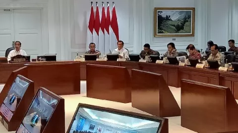 Positif Virus Corona: Menteri Budi Sempat Ikut Rapat di Istana - GenPI.co