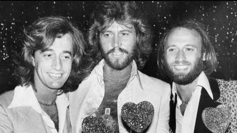 Asyik! Lagu Words Milik Bee Gees Dirilis Ulang oleh Barry Gibb - GenPI.co