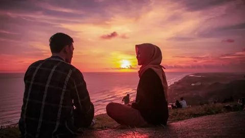Hukum Berbohong untuk Suami Istri dalam Pernikahan Islam, Simak! - GenPI.co
