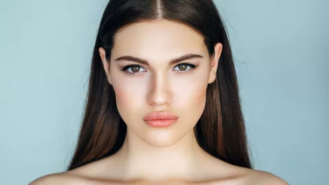 5 Tren Makeup Terpopuler dari Masa ke Masa, Simak Ladies! - GenPI.co