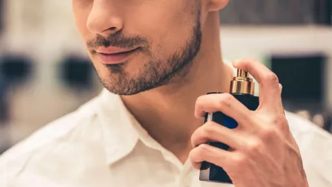 3 Aroma Parfum Pria yang Bikin Wanita Cepat Jatuh Hati, Catat! - GenPI.co