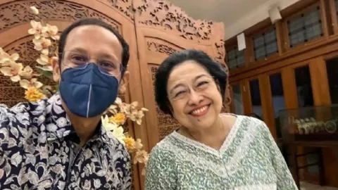Manuver Maut Nadiem Makarim Bikin Megawati Tersenyum Lebar - GenPI.co