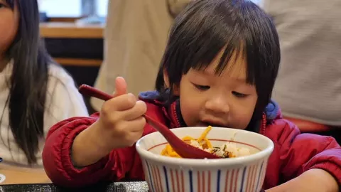 Anak Tidak Suka Makan Nasi, Ini yang Harus Bunda Lakukan - GenPI.co