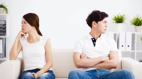 3 Cara Jitu Menghadapi Pasangan Ngambek - GenPI.co