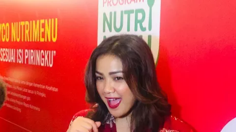 Nirina Zubir Bongkar Menu Sehat Makanan Si Kecil, Contek yuk! - GenPI.co