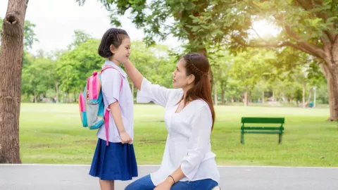 Bunda Perlu Tahu Cara Membantu Mengatasi Stres Anak di Sekolah - GenPI.co