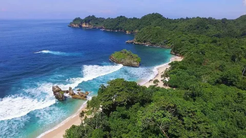 Pesona Pantai Banyu Meneng, Tempat Terbaik Menenangkan Pikiran - GenPI.co