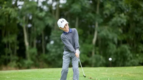 Di Usia 6 Tahun, Jaxson Perry Berhasil Menyabet Juara Golf Dunia - GenPI.co