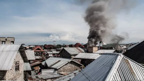 Gagal Lepas Landas, Pesawat Jatuh Menimpa Rumah Penduduk - GenPI.co