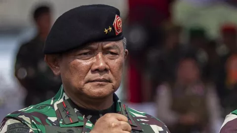 Jokowi Lantik Kepala BNPB Letjen Ganip Warsito, Ini Profilnya! - GenPI.co