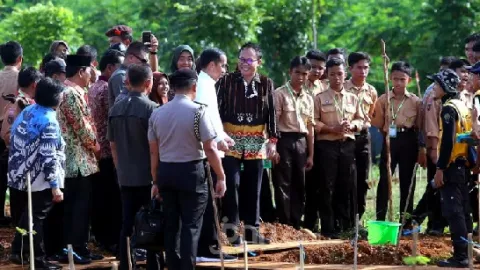 Diteriaki Para Pelajar, Reaksi Presiden Jokowi Bikin Heboh... - GenPI.co