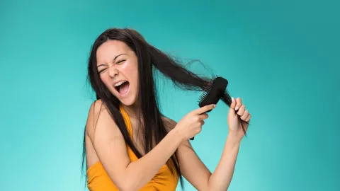 Punya Masalah Rambut Kering, Cegah dengan 4 Hal Ini - GenPI.co