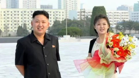 Istri Kim Jong-un Menghilang, ke Mana Dia? - GenPI.co