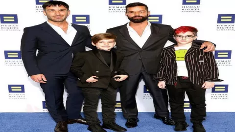 Menikah dengan Sejenis, Ricky Martin dikaruniai Anak ke Empat - GenPI.co
