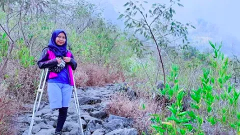 Arrohma Sukma Berhasil Taklukkan Gunung dengan Satu Kaki - GenPI.co