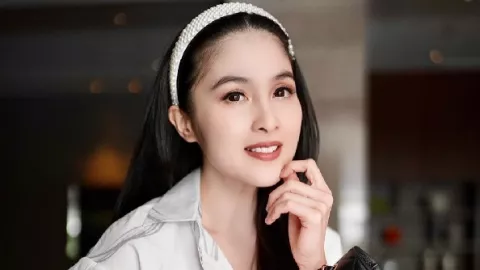 Rahasia Cantik Dan Awet Muda Sandra Dewi - GenPI.co