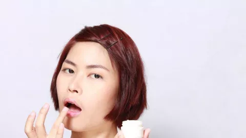 Rutin Menggunakan Scrub Bibir, Hasilnya Bikin Bibir Jadi Seksi - GenPI.co