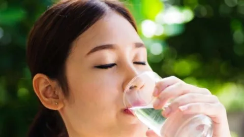 Berat Badan Bisa Turun dengan Diet Minum Air Putih Loh - GenPI.co