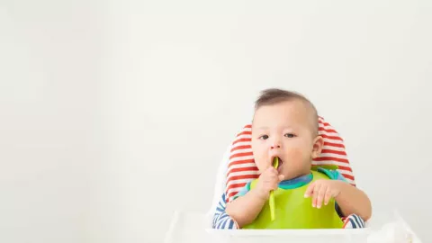 Makan Malam Bikin Bayi Cacingan, Mitos atau Fakta? - GenPI.co