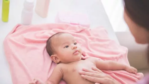 Bahan-bahan dalam Parfum Bayi Ini Tidak Aman untuk Kulit Si Kecil - GenPI.co