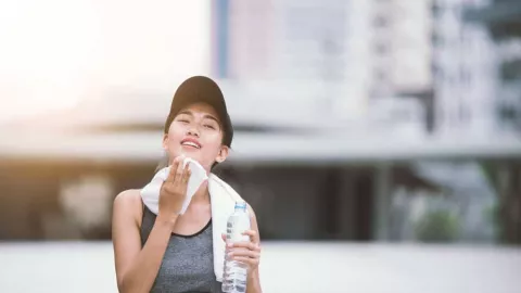 Ladies, Ini Perawatan Kulit yang Dianjurkan Ketika Olahraga - GenPI.co