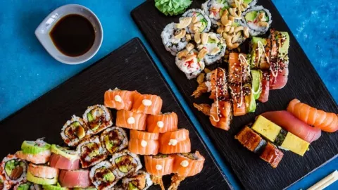 Ingin Makan Sushi Tanpa Bayar Mahal? Coba Resep Ini Di rumah - GenPI.co