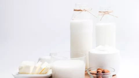 Susu Almond Kurma Baik Dikonsumsi Saat Puasa, Ini 4 Manfaatnya - GenPI.co