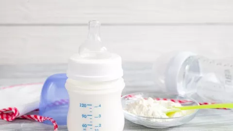 3 Kondisi Medis yang Memperbolehkan Bayi Minum Susu Formula - GenPI.co