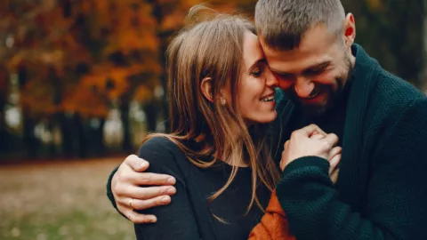 So Sweet, Ini 5 Cara Pria Memanjakan Wanita yang Dicintainya - GenPI.co