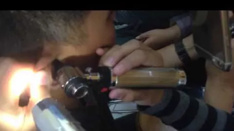 Dokter Yijin Kaget, Belasan Kecoak Bersarang di Telinga Pria Ini… - GenPI.co