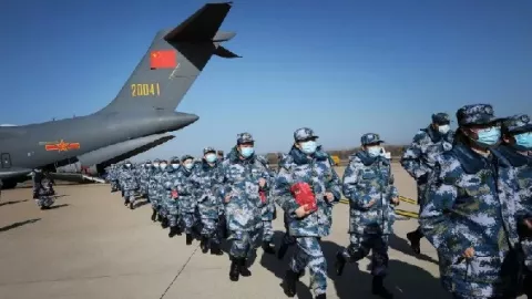 Korban Virus Corona Terus Bertambah, China Kirim Tentara ke Wuhan - GenPI.co