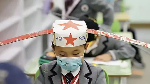 Setelah Lockdown Covid-19, Siswa China Sekolah dengan Topi Unik - GenPI.co