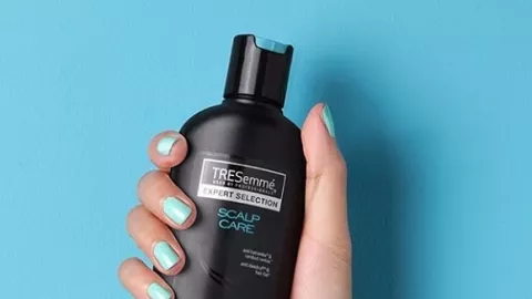 Ketombe Hilang Seketika dengan TRESemme Scalp Care Shampoo - GenPI.co