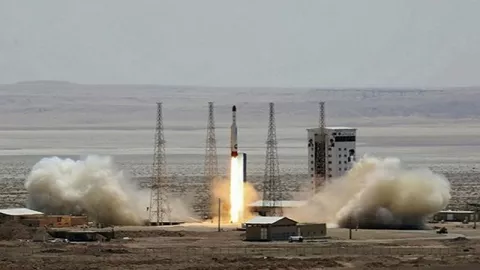 Meledak, Roket Iran Gagal Meluncur di Pusat Antariksa - GenPI.co