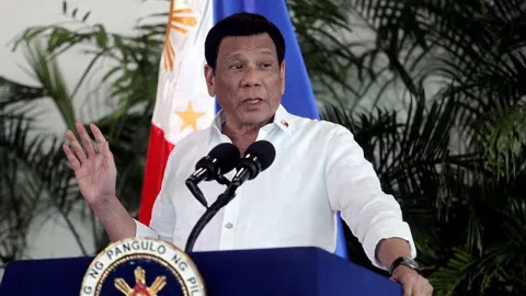 Kapal Filipina di LCS Diusir, Duterte ke China: Saya Tidak Mundur - GenPI.co