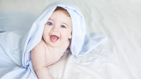 Bernasib Mujur, Rekomendasi Nama Bayi yang Bermakna Keberuntungan - GenPI.co