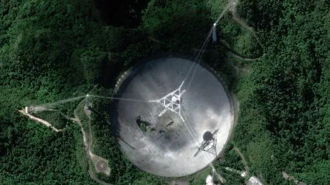Runtuhnya Observatorium Arecibo, Teleskop Radio yang Langka - GenPI.co