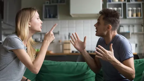 4 Kesalahan Istri saat Marah kepada Suami, Nomor 2 Sering Terjadi - GenPI.co