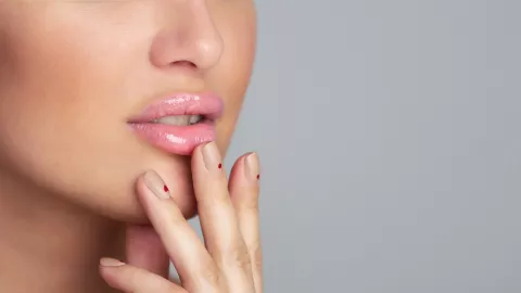3 Lip Balm Berwarna Terkece yang Bisa Membuat Bibir Selalu Lembap - GenPI.co