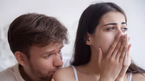 5 Tanda Pasangan Masih Cinta Setelah Berselingkuh, Mau Beri Maaf? - GenPI.co