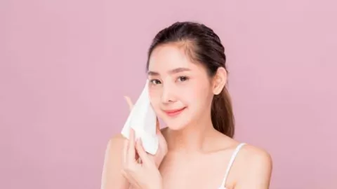 7 Rangkaian Skin Care untuk Kulit Berminyak yang Rentan Jerawat - GenPI.co
