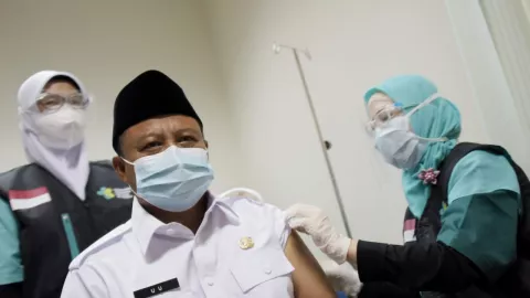 Wagub Jabar Tak Merasakan Efek Samping Usai Vaksinasi Dosis Kedua - GenPI.co