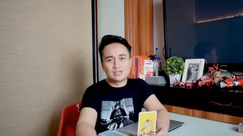 Tarot Denny Darko Terawang Mensos Risma, Kartunya Ajib Banget - GenPI.co