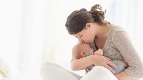 3 Cara Ampuh Mencegah Bayi Menggigit Saat Menyusu - GenPI.co