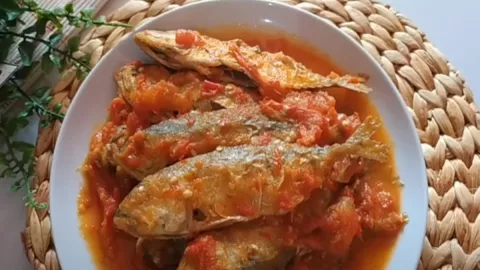 Resep Ikan Kembung Bumbu Rujak, Lezat dan Segar Banget, Ladies - GenPI.co