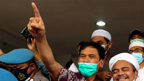 Aziz Yanuar Sesumbar Munarman Bakal Dibela Ratusan Kuasa Hukum - GenPI.co
