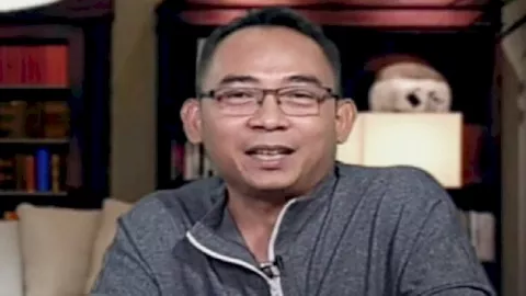 Dilaporkan Roy Suryo ke Polda, Eko Kuntadhi Malah Berkelakar - GenPI.co