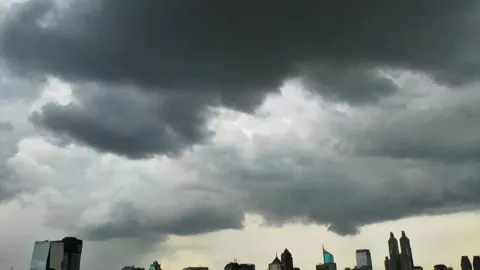 Prakiraan Cuaca Jakarta Hari Ini, Waspada saat Siang & Sore Hari! - GenPI.co